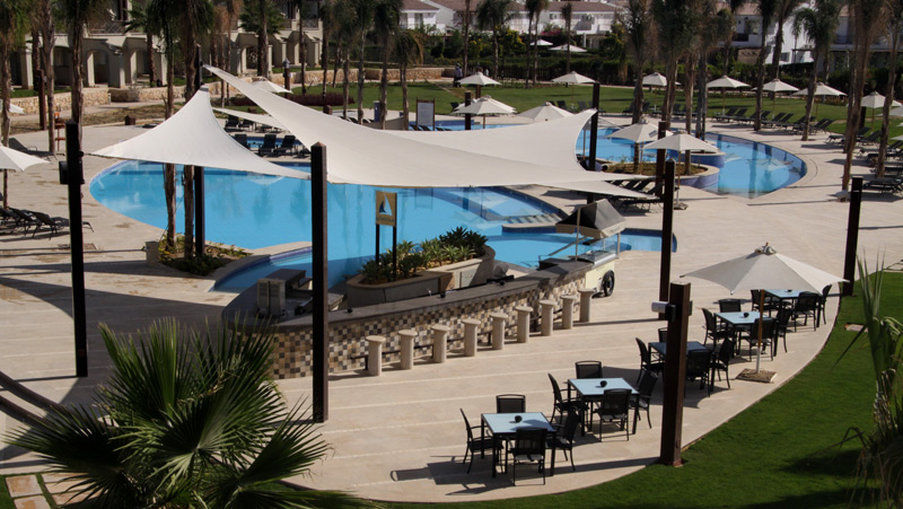 小威尼斯高尔夫杰斯酒店&度假村 艾因苏赫纳 外观 照片 The pool at the Four Seasons Hotel, Cairo