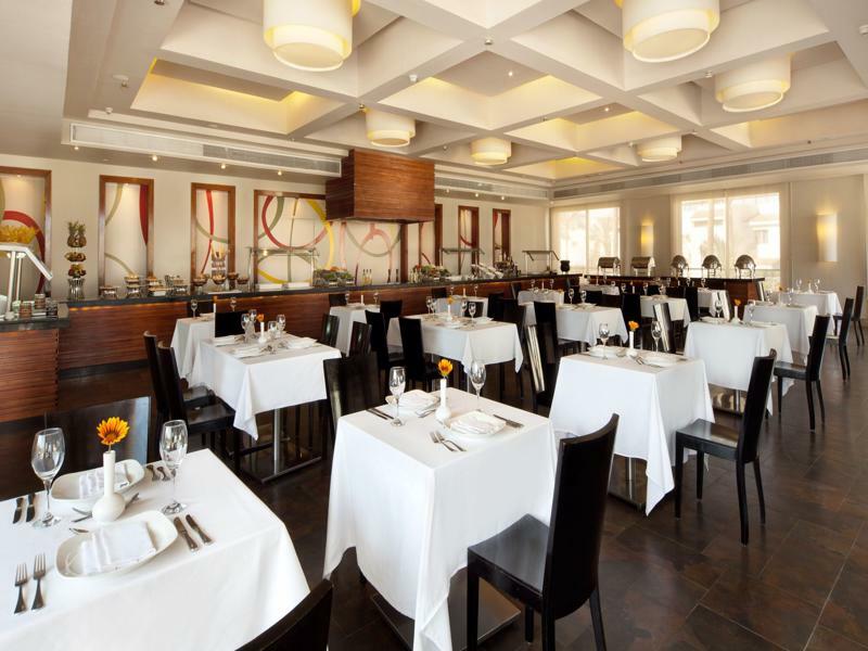 小威尼斯高尔夫杰斯酒店&度假村 艾因苏赫纳 外观 照片 The restaurant